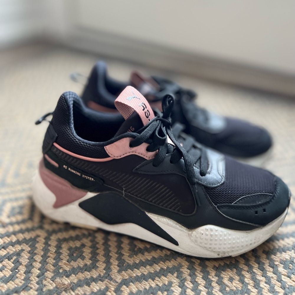 Sneakers - Picture 2 of 4